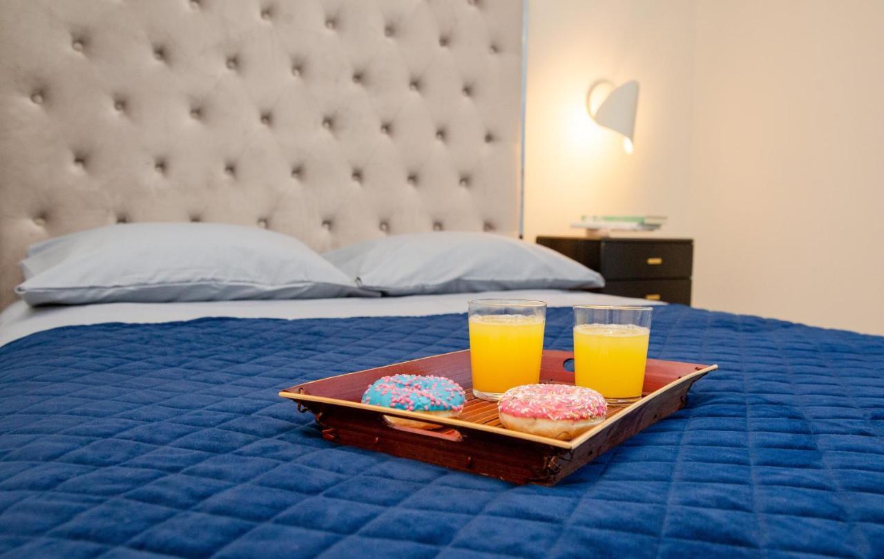 Luxurious Blue&Yellow Apartment In Kaunas Center Exterior photo